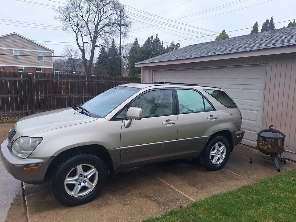 1999 Lexus RX 1st Gen - Image 4 of 4