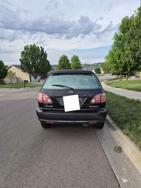 1999 Lexus RX 1st Gen - Image 4 of 15