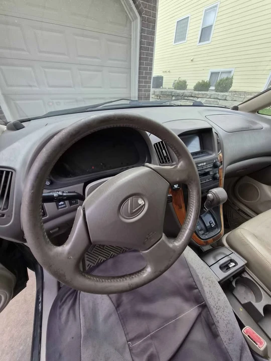 1999 Lexus RX 1st Gen - Image 5 of 15