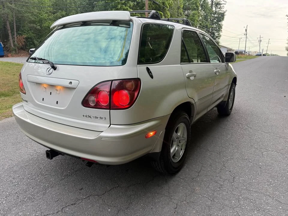 1999 Lexus RX 1st Gen - Image 4 of 13
