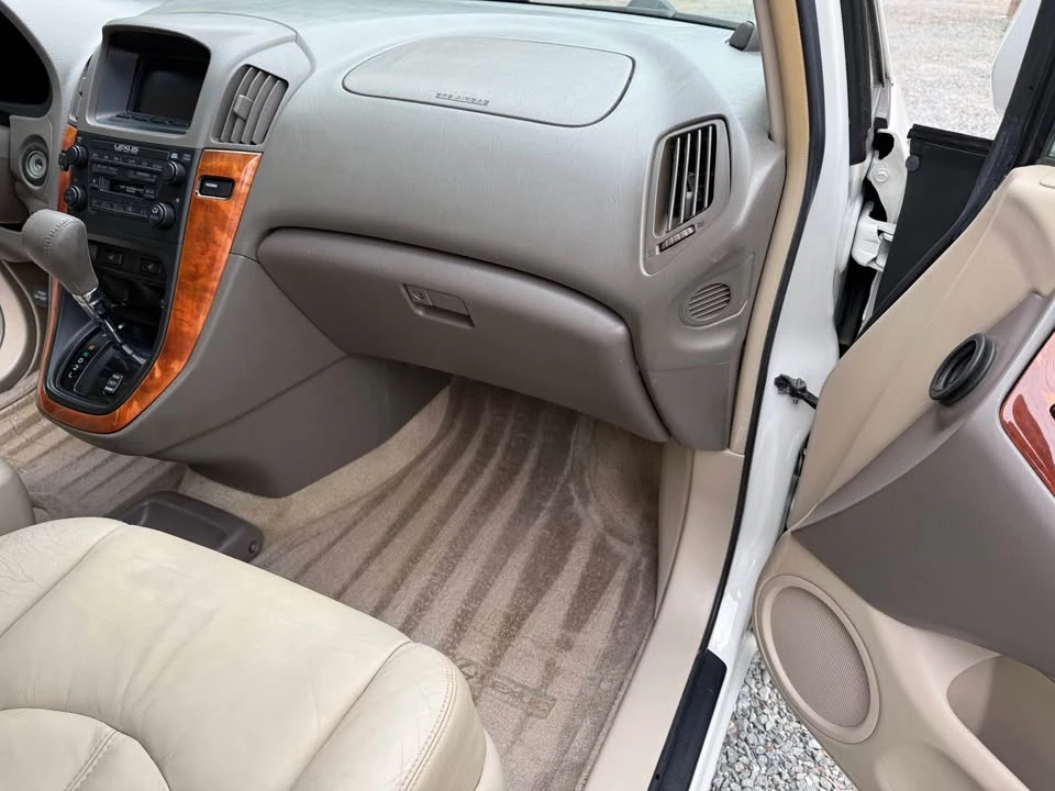 1999 Lexus RX 1st Gen - Image 10 of 13