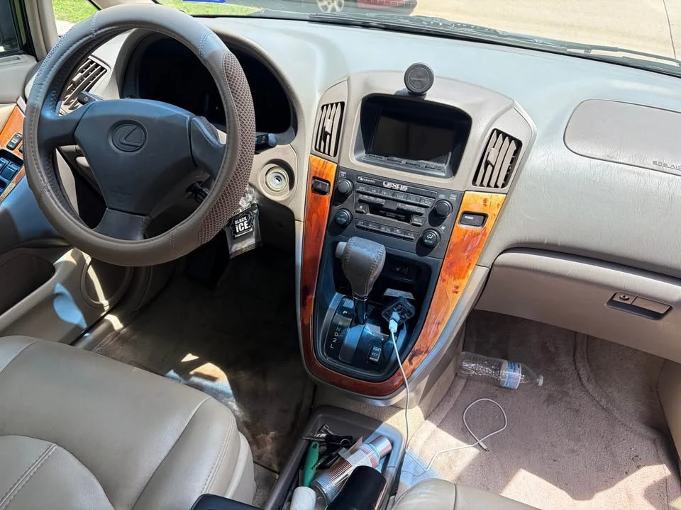 1999 Lexus RX 1st Gen - Image 9 of 11