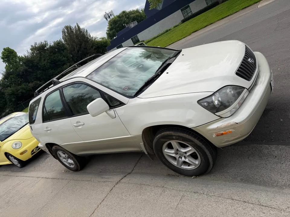 1999 Lexus RX 1st Gen - Image 3 of 7