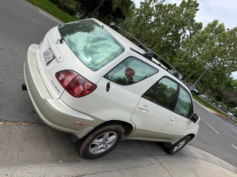 1999 Lexus RX 1st Gen - Image 4 of 7