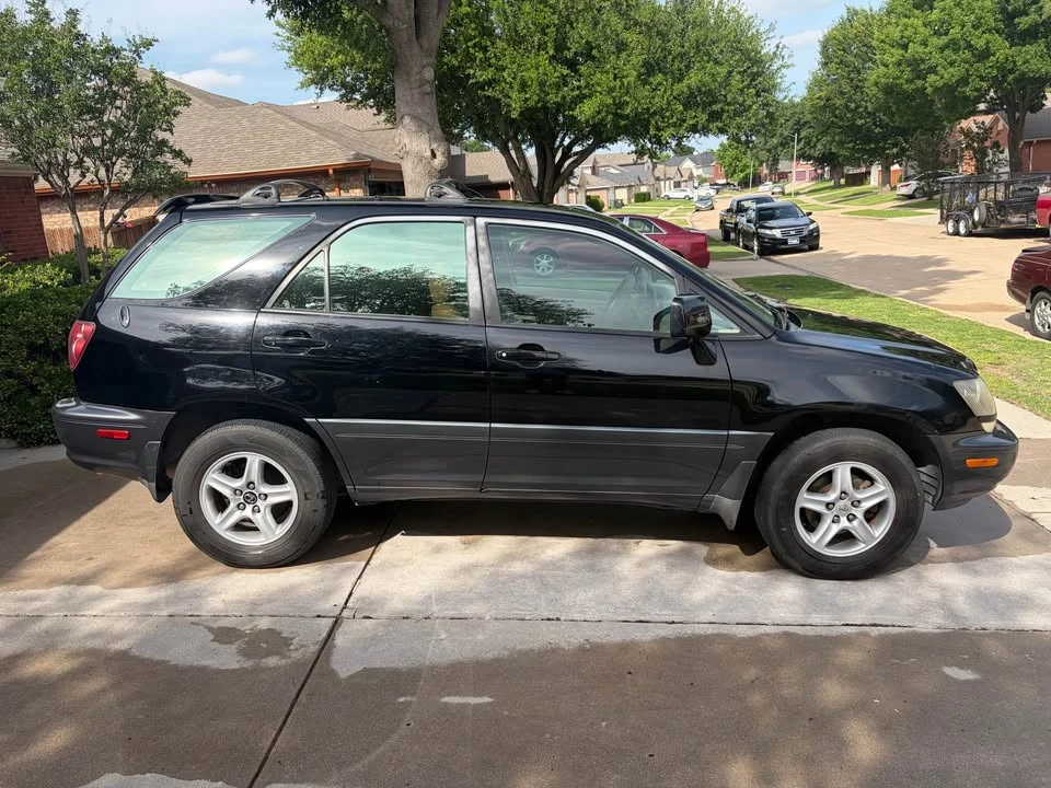 1999 Lexus RX 1st Gen - Image 3 of 11