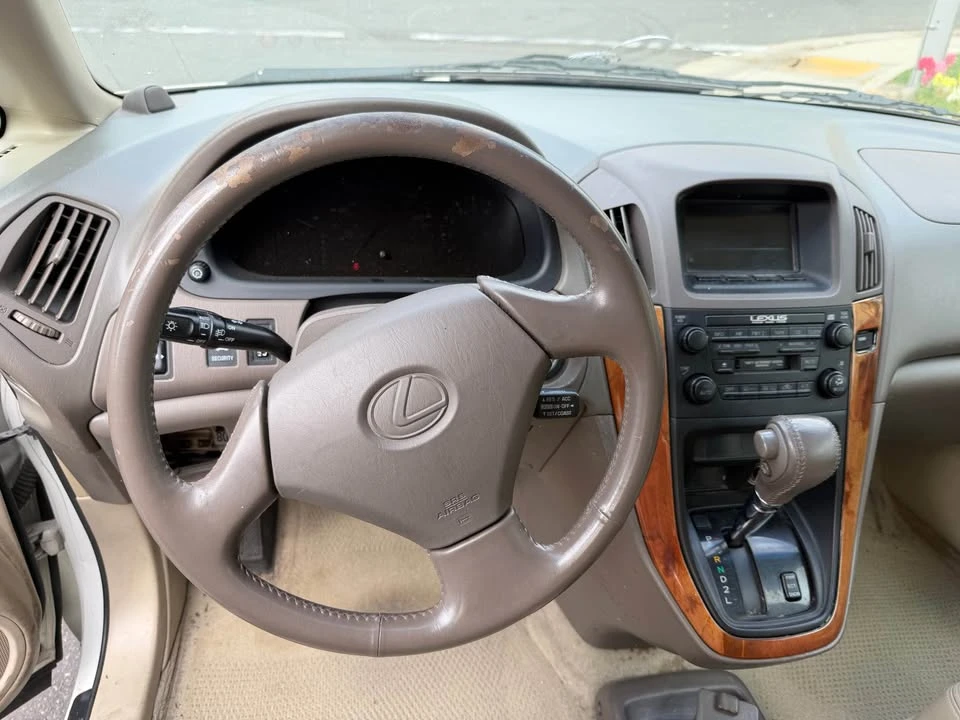 1999 Lexus RX 1st Gen - Image 5 of 7