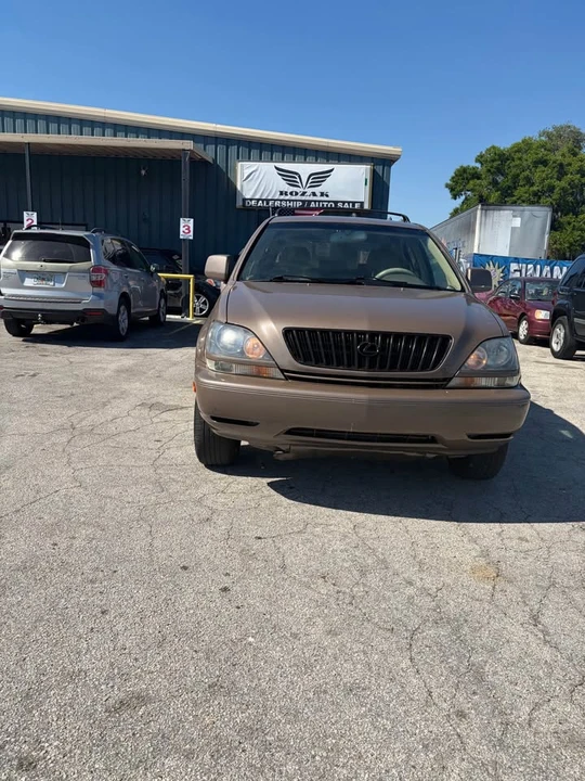 1999 Lexus RX 1st Gen - Image 9 of 17