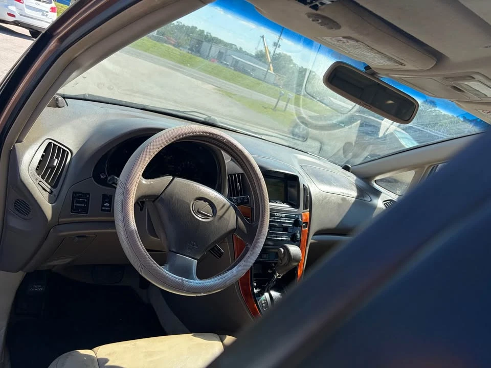1999 Lexus RX 1st Gen - Image 13 of 17