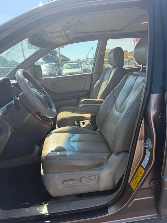 1999 Lexus RX 1st Gen - Image 11 of 17