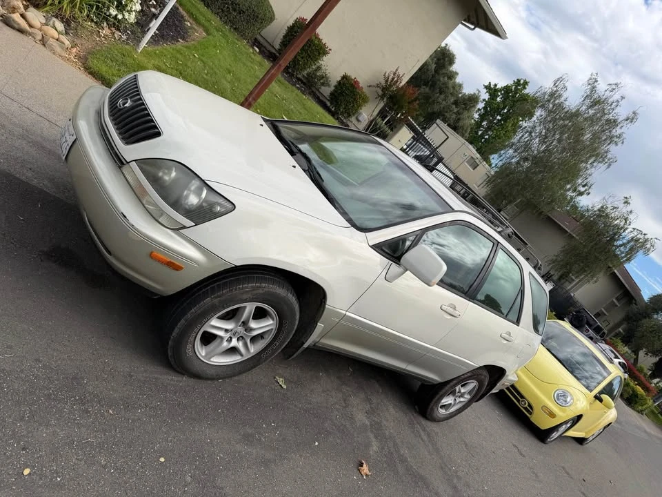 1999 Lexus RX 1st Gen - Image 2 of 7