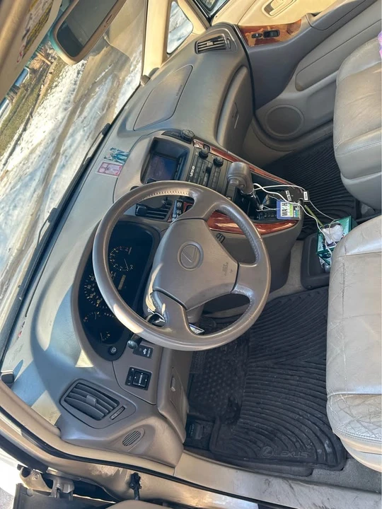 1999 Lexus RX 1st Gen - Image 12 of 20