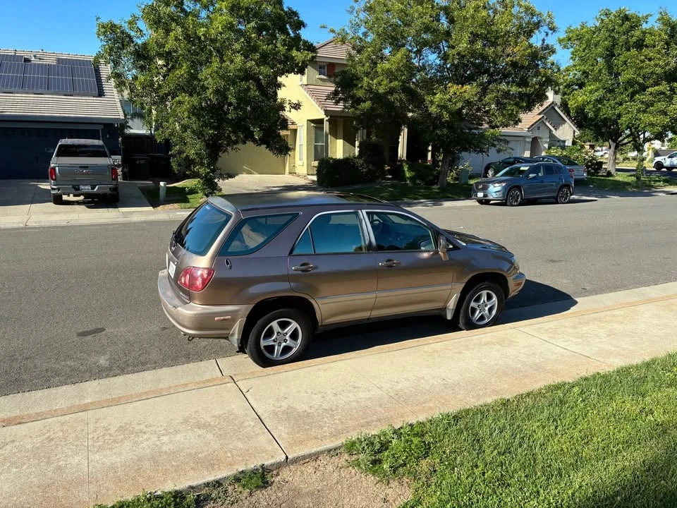 1999 Lexus RX 1st Gen - Image 3 of 8