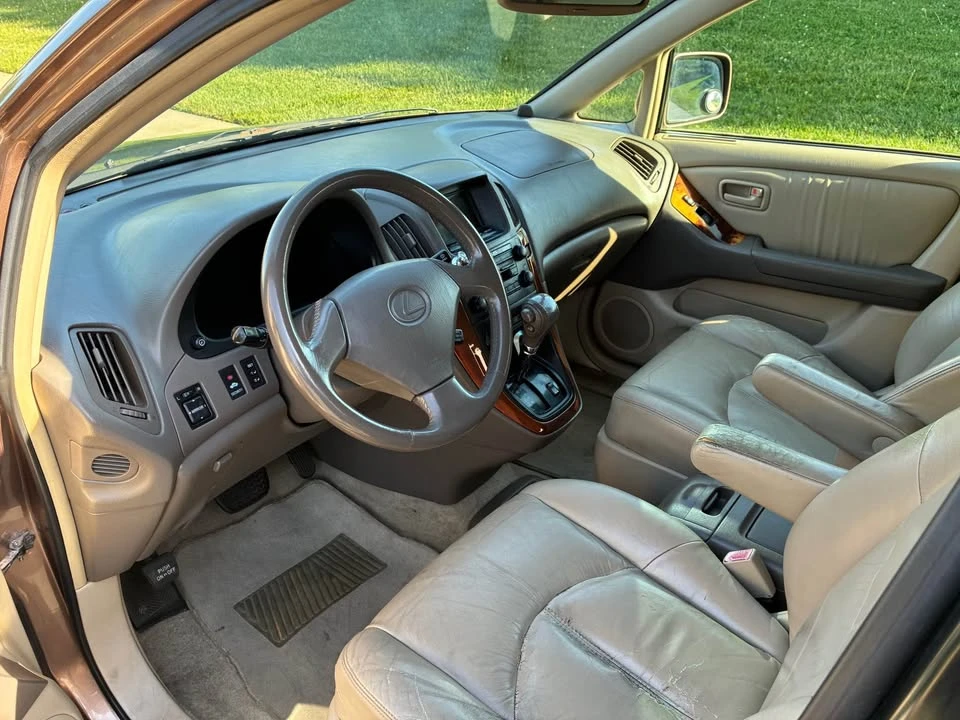 1999 Lexus RX 1st Gen - Image 5 of 8