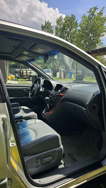 1999 Lexus RX 1st Gen - Image 11 of 13