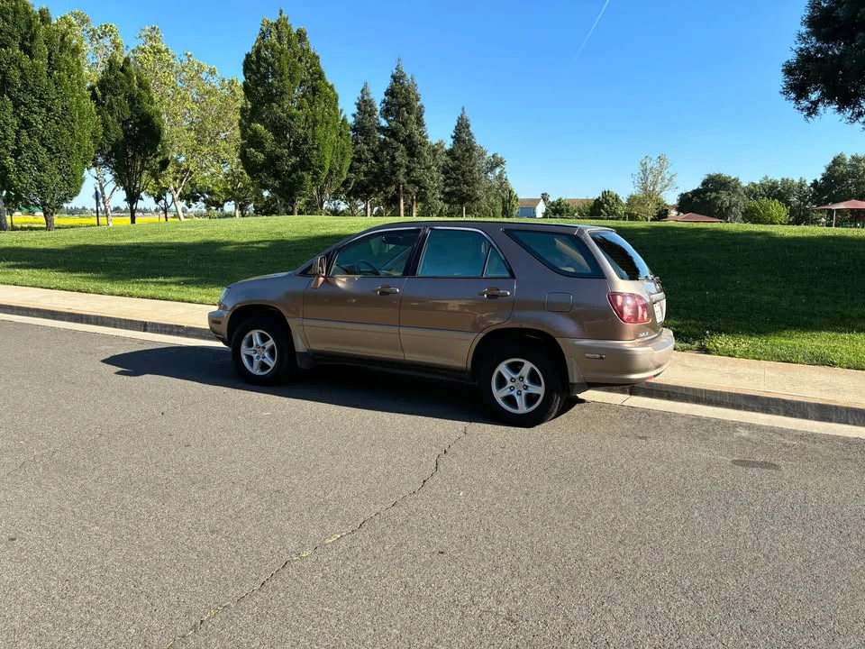 1999 Lexus RX 1st Gen - Image 4 of 8