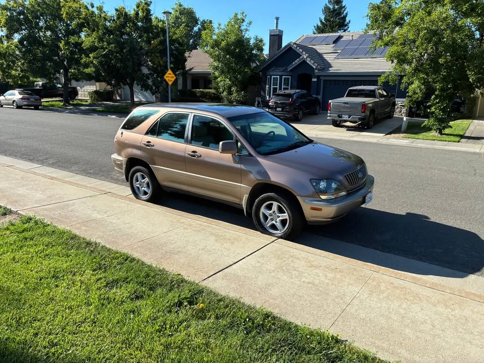 1999 Lexus RX 1st Gen - Image 2 of 8