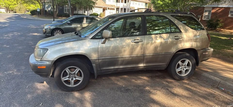 1999 Lexus RX 1st Gen - Image 2 of 3