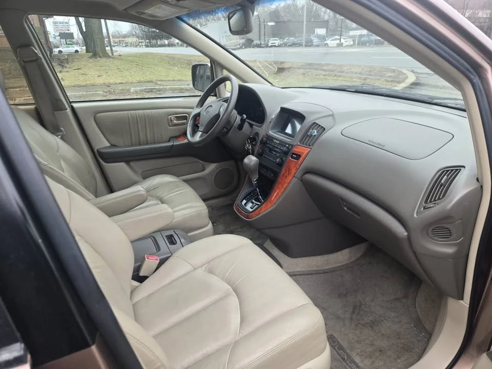 1999 Lexus RX 1st Gen - Image 9 of 13