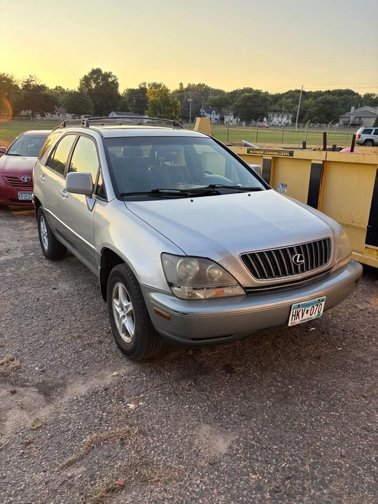 1999 Lexus RX 1st Gen - Image 2 of 2
