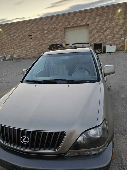 1999 Lexus RX 1st Gen - Image 2 of 20