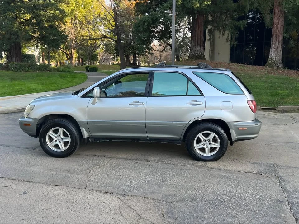 1999 Lexus RX 1st Gen - Image 13 of 15