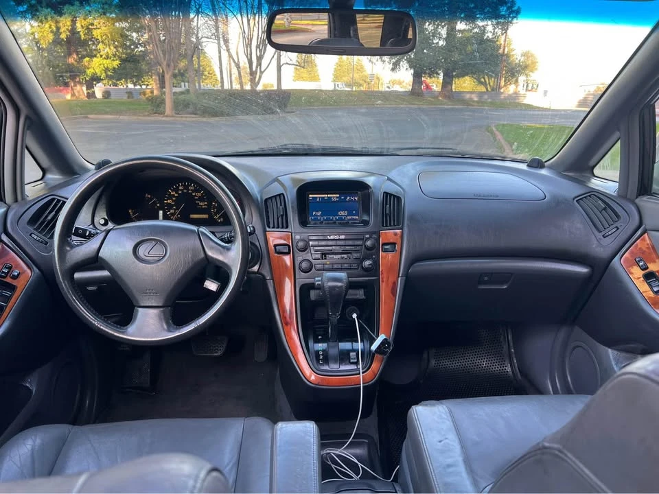 1999 Lexus RX 1st Gen - Image 9 of 15