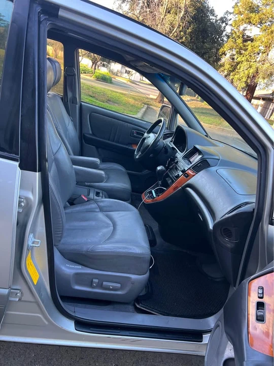 1999 Lexus RX 1st Gen - Image 11 of 15