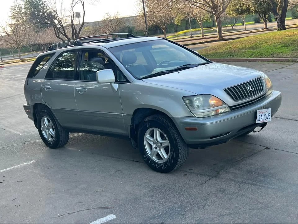 1999 Lexus RX 1st Gen - Image 3 of 15