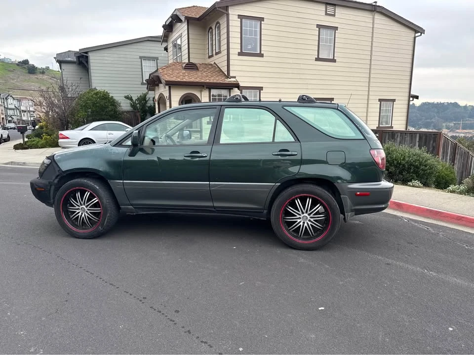 1999 Lexus RX 1st Gen - Image 5 of 8