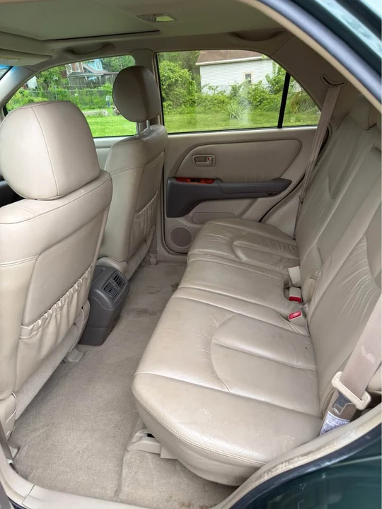 1999 Lexus RX 1st Gen - Image 11 of 15