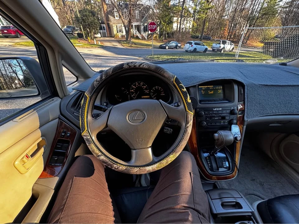 1999 Lexus RX - Image 2 of 9