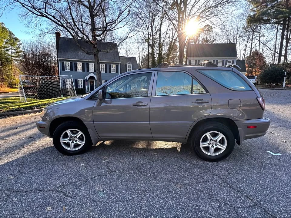 1999 Lexus RX - Image 8 of 9