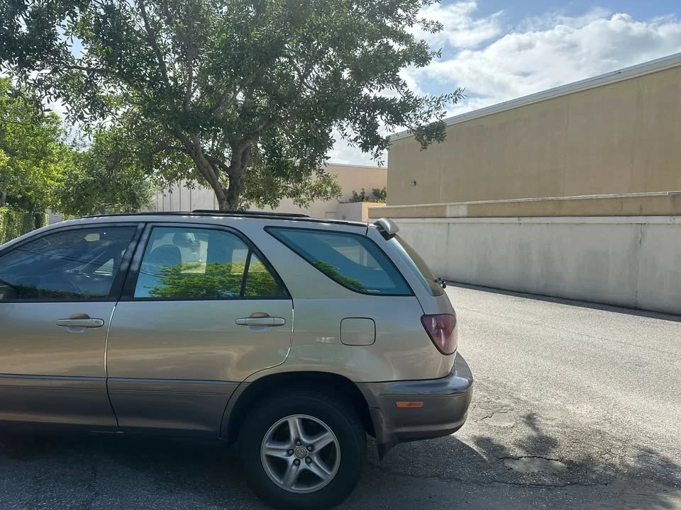 1999 Lexus RX 1st Gen - Image 3 of 8