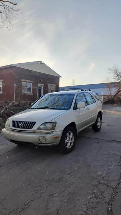 1999 Lexus RX 1st Gen - Image 2 of 5