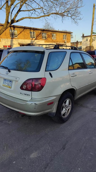 1999 Lexus RX 1st Gen - Image 4 of 5
