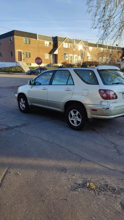 1999 Lexus RX 1st Gen - Image 3 of 5