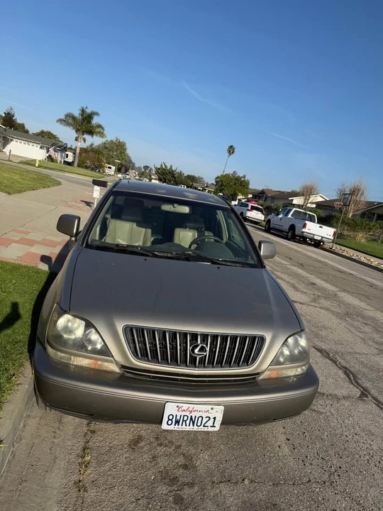 1999 Lexus RX 1st Gen - Image 3 of 10