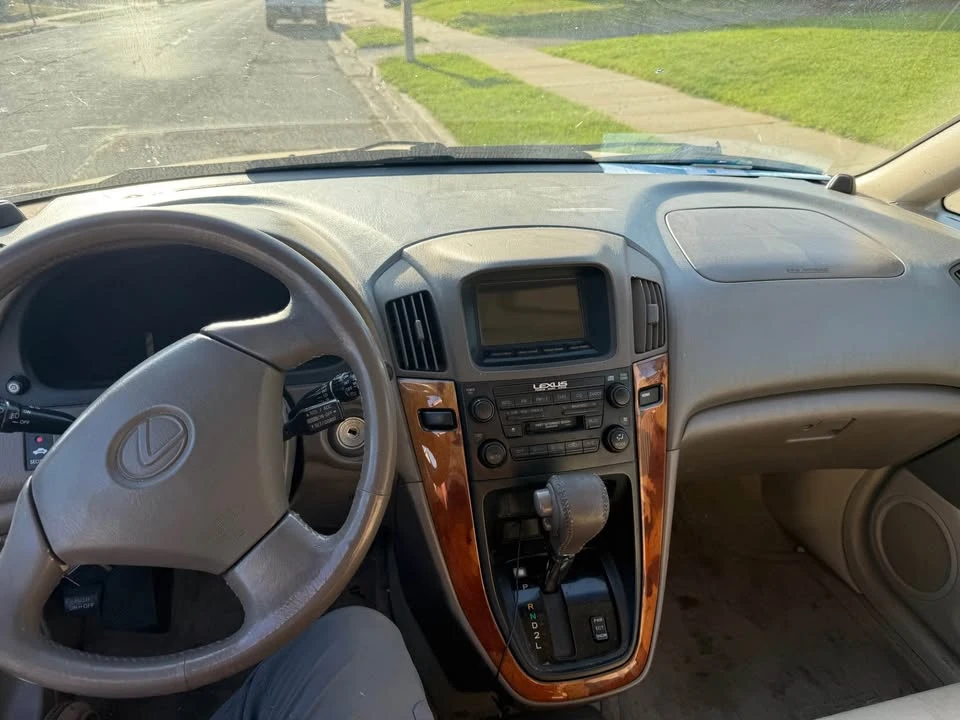 1999 Lexus RX 1st Gen - Image 6 of 10