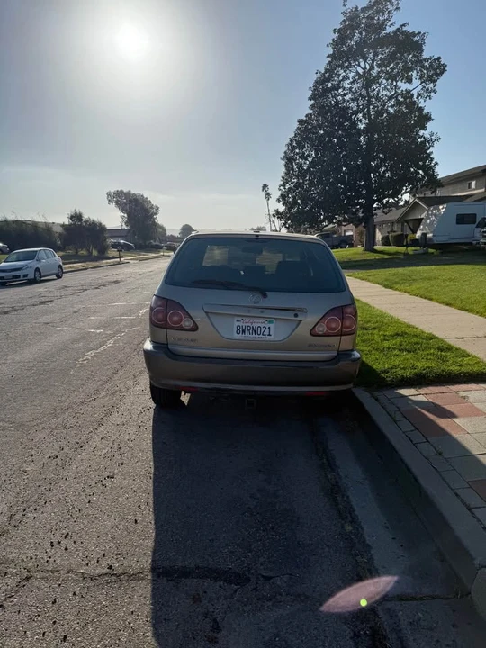 1999 Lexus RX 1st Gen - Image 4 of 10