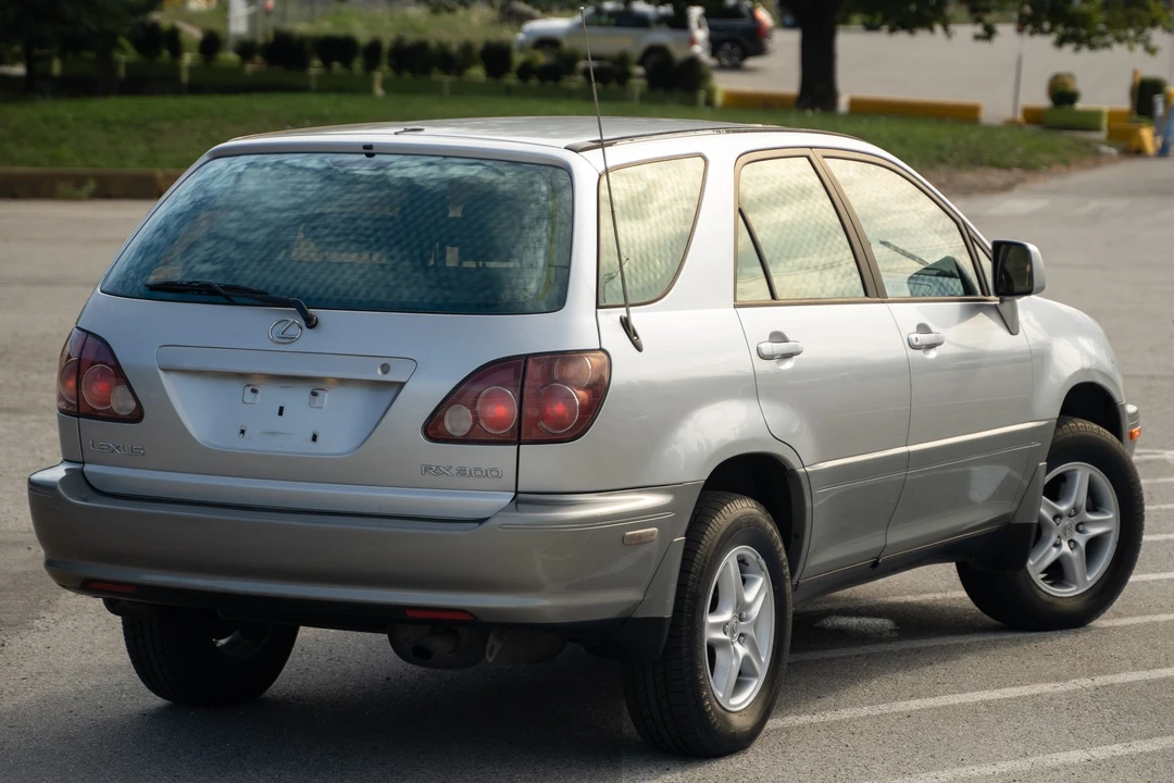 1999 Lexus RX 1st Gen - Image 19 of 31