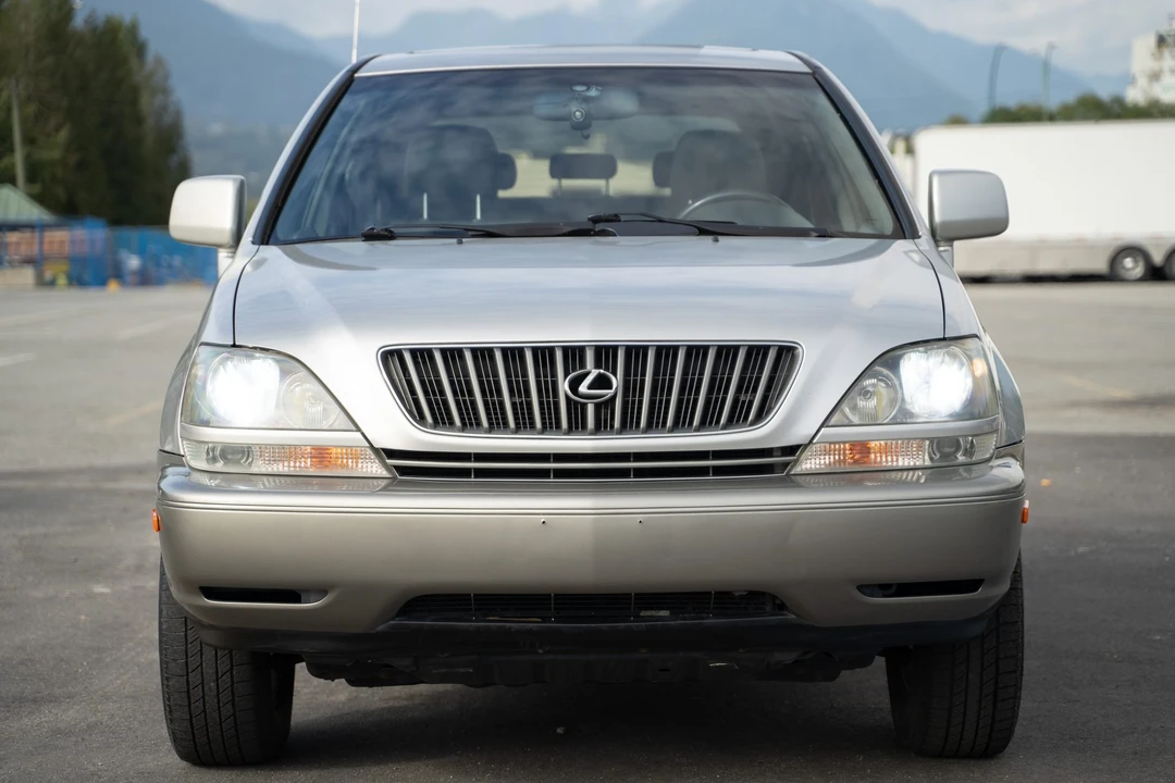 1999 Lexus RX 1st Gen - Image 9 of 31
