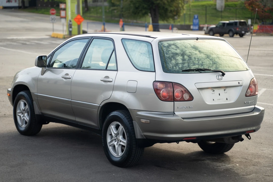 1999 Lexus RX 1st Gen - Image 27 of 31