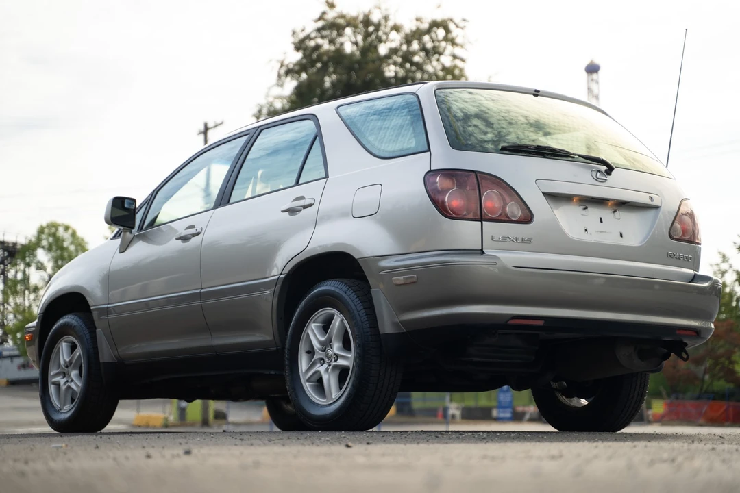 1999 Lexus RX 1st Gen - Image 25 of 31
