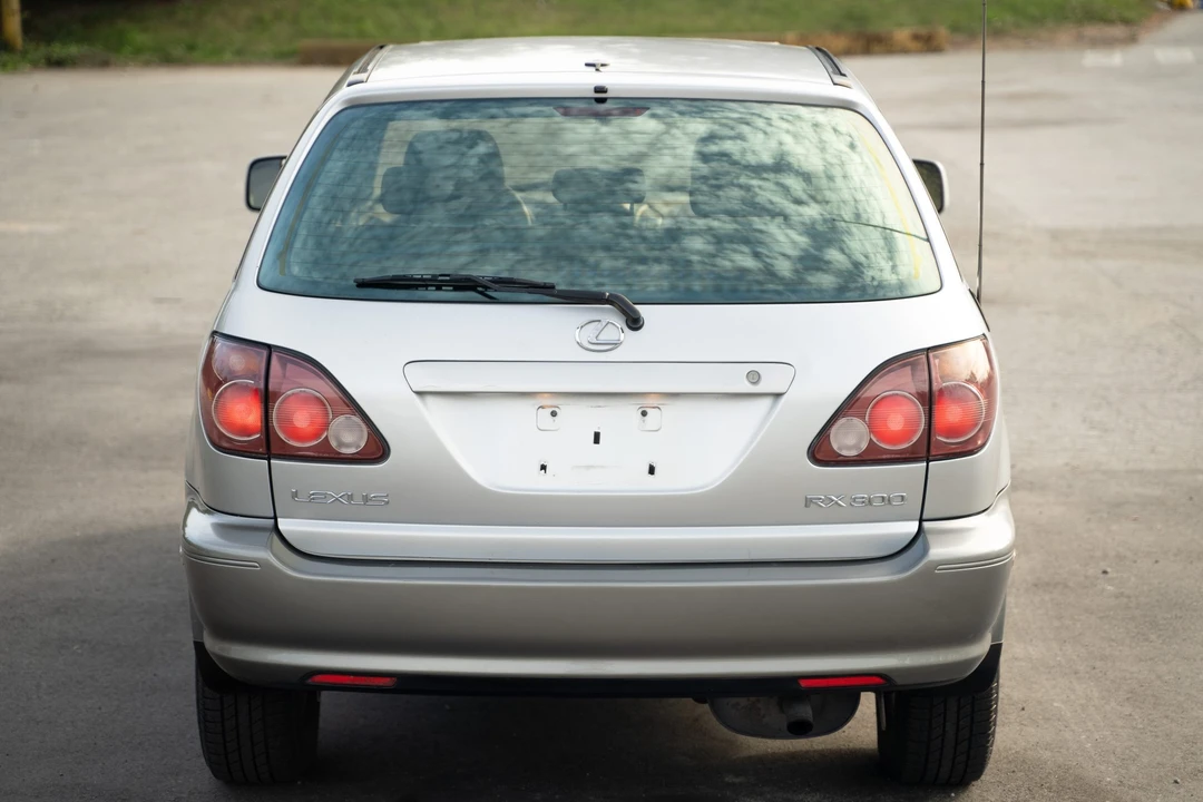 1999 Lexus RX 1st Gen - Image 24 of 31