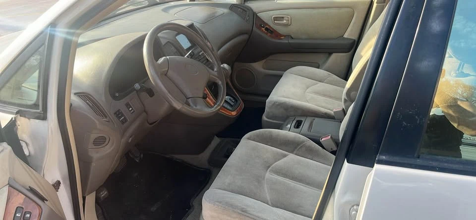 1999 Lexus RX 1st Gen - Image 4 of 9