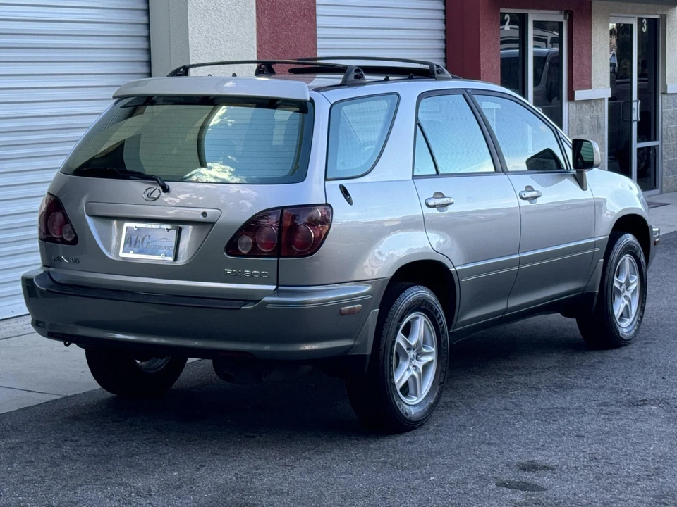 1999 Lexus RX 1st Gen - Image 23 of 31