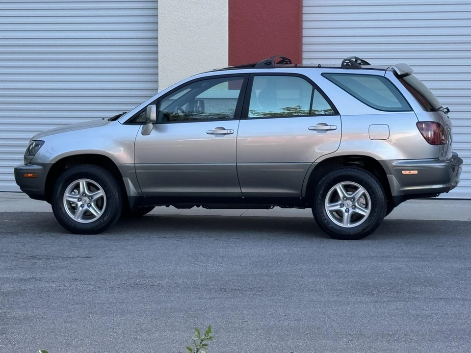 1999 Lexus RX 1st Gen - Image 12 of 31