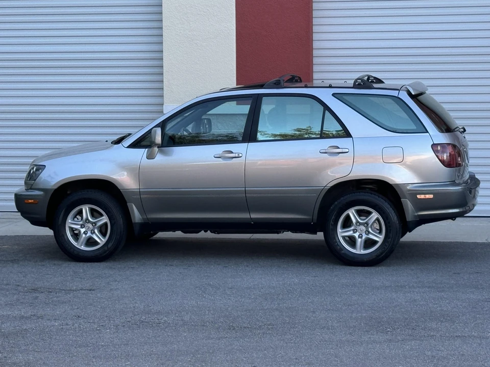 1999 Lexus RX 1st Gen - Image 13 of 31