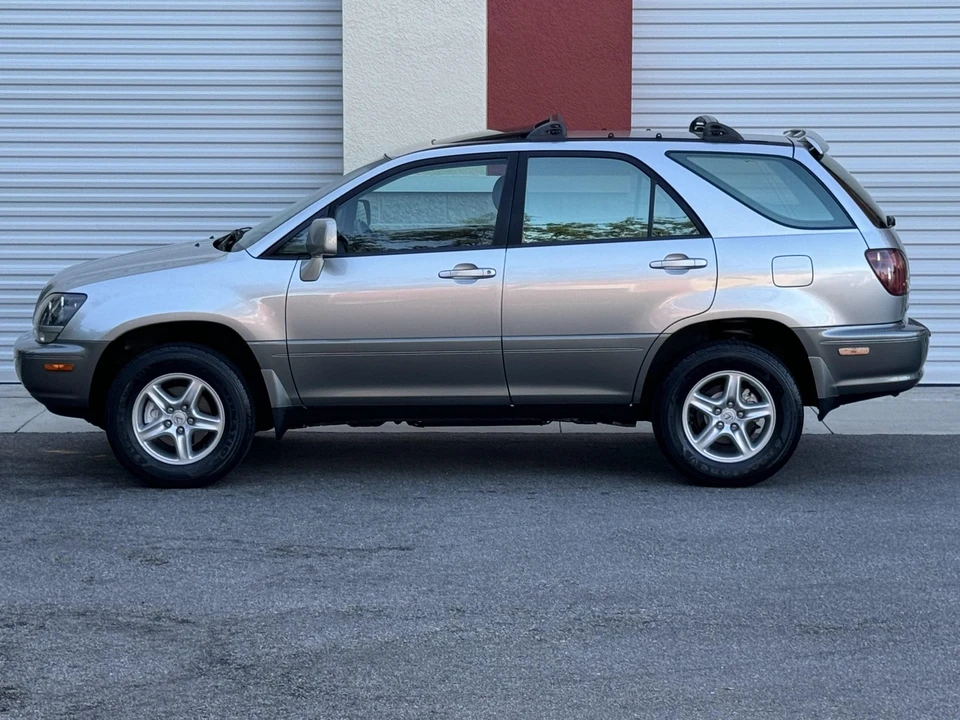 1999 Lexus RX 1st Gen - Image 11 of 31