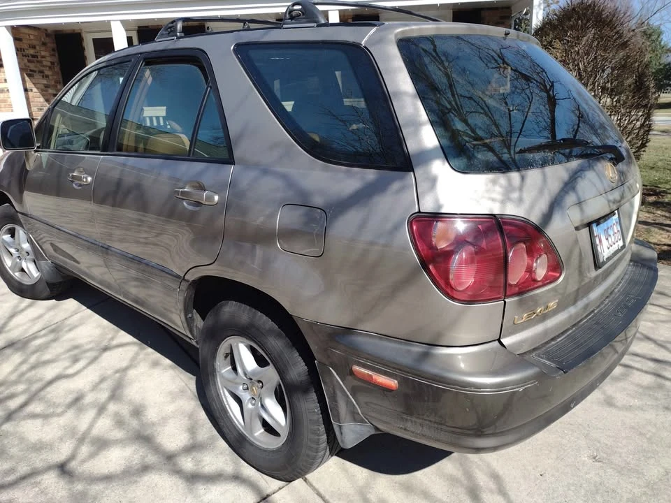 1999 Lexus RX 1st Gen - Image 4 of 9